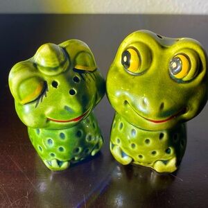 Vintage 70’s Green Frog Couple Salt & Pepper Shakers JAPAN